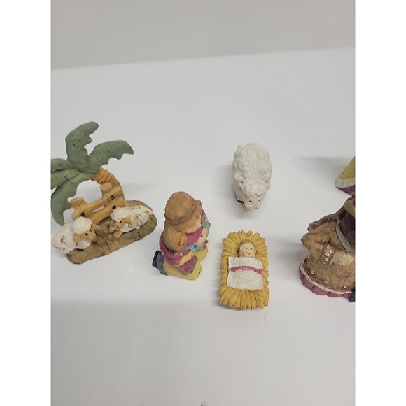 NATIVITY SET RESIN 7 PIECE 4” TABLETOP NATIVITY - Picture 7 of 14